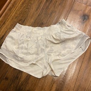 LULU Hottie hot shorts 2in